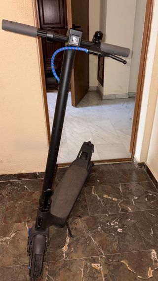 Patinete eléctrico negro