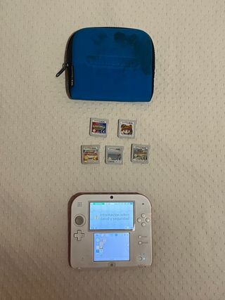Nintendo 2DS Blanca con funda y juegos