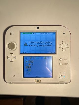 Nintendo 2DS Blanca con funda y juegos