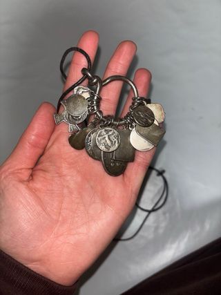 Collar con medallas religiosas