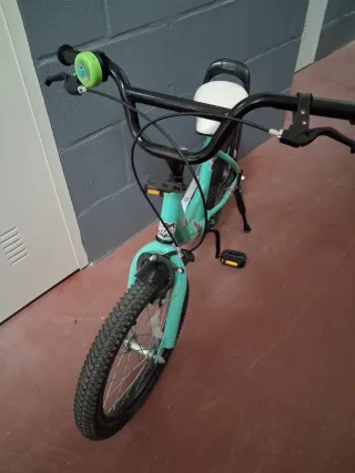 Bicicleta infantil color turquesa