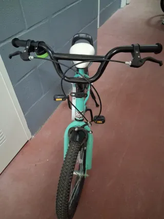 Bicicleta infantil color turquesa