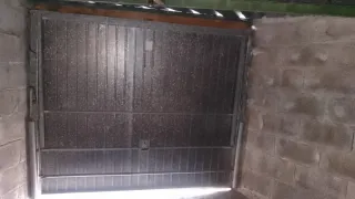 Puerta de garaje basculante metálica