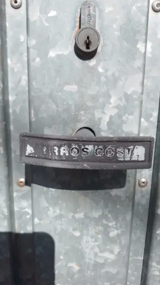 Puerta de garaje basculante metálica