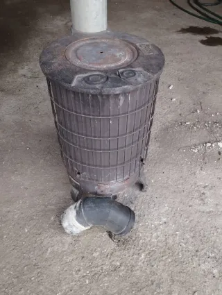 Estufa de leña metálica Theca