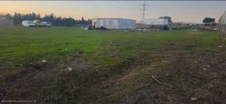 Parcela Rústica con dos casas prefabricada