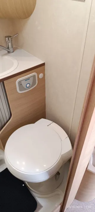 ADRIÁ  COMPACT SL 2009