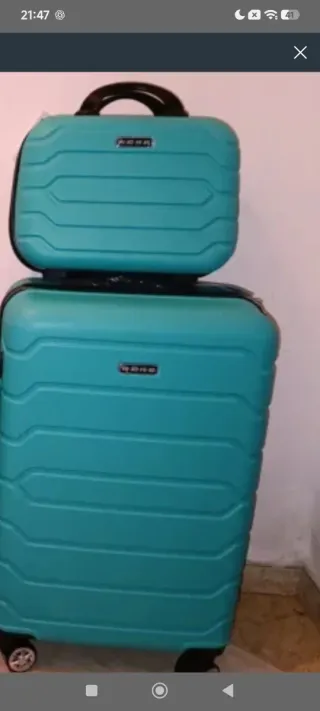 Maleta mediana y neceser turquesa