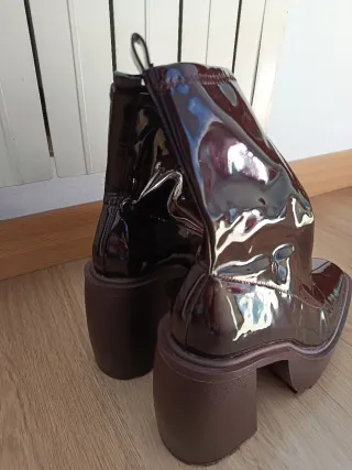 Botines Bershka charol, plataforma talla 40