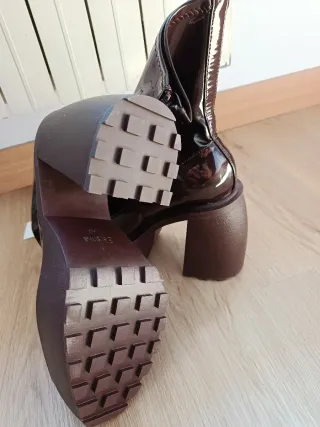 Botines Bershka charol, plataforma talla 40