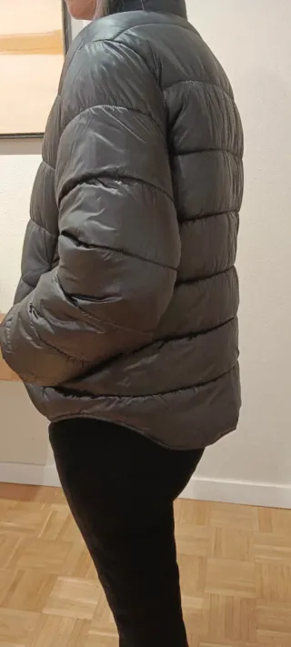 Cazadora acolchada negra de zara