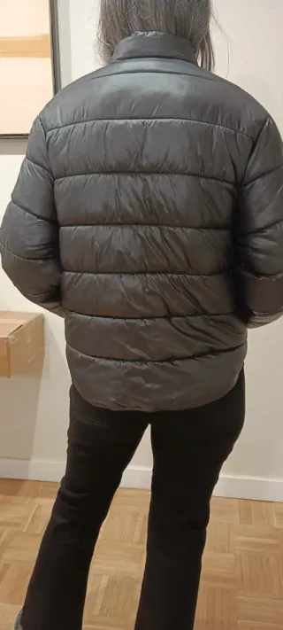 Cazadora acolchada negra de zara