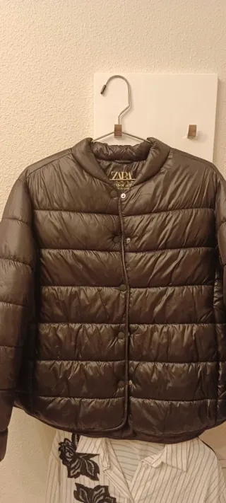 Cazadora acolchada negra de zara
