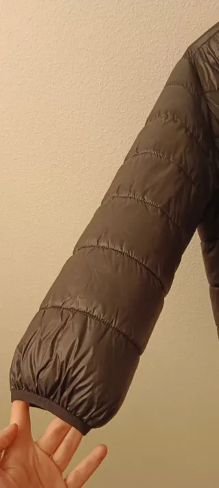 Cazadora acolchada negra de zara