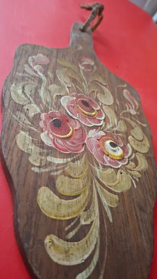 Decorazione da appendere in legno dipinto