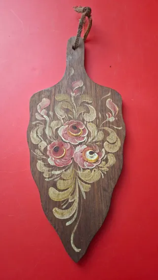 Decorazione da appendere in legno dipinto