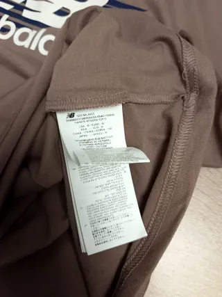 Camiseta New Balance Marrón Logo NB