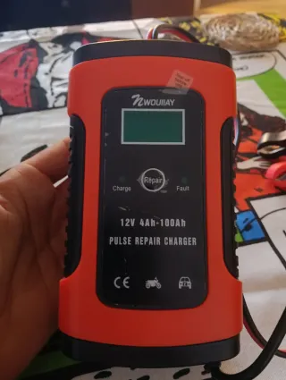Cargador y Reparador Batería 12V 4Ah-100Ah