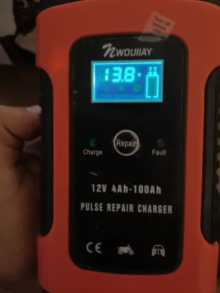 Cargador y Reparador Batería 12V 4Ah-100Ah