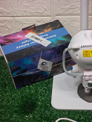 Proyector Astronauta Estrellas Nebulosa