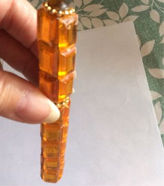 Bolígrafo dorado con puntos y otros. 2,48€ unidad