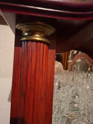 Vitrina madera tallada cristal bohemia