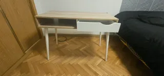 Escritorio madera y blanco