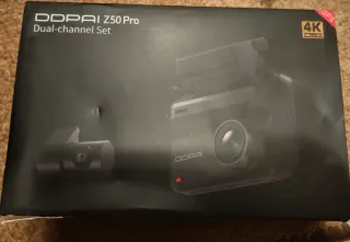 DDPAI Dashcam con accesorios.