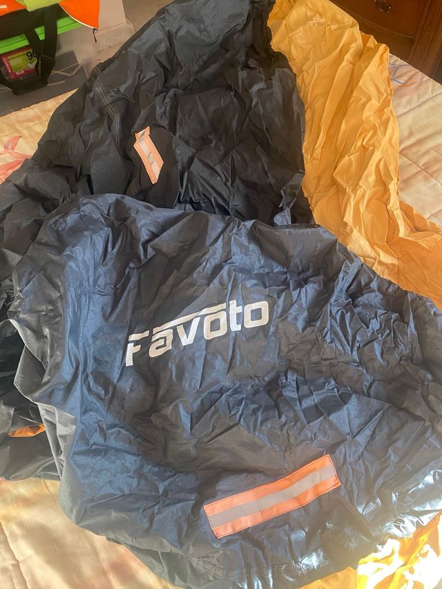 Funda para moto Favoto Negra y Amarilla