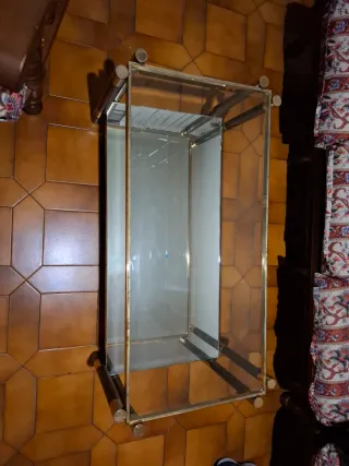 Sofá y mesa de centro