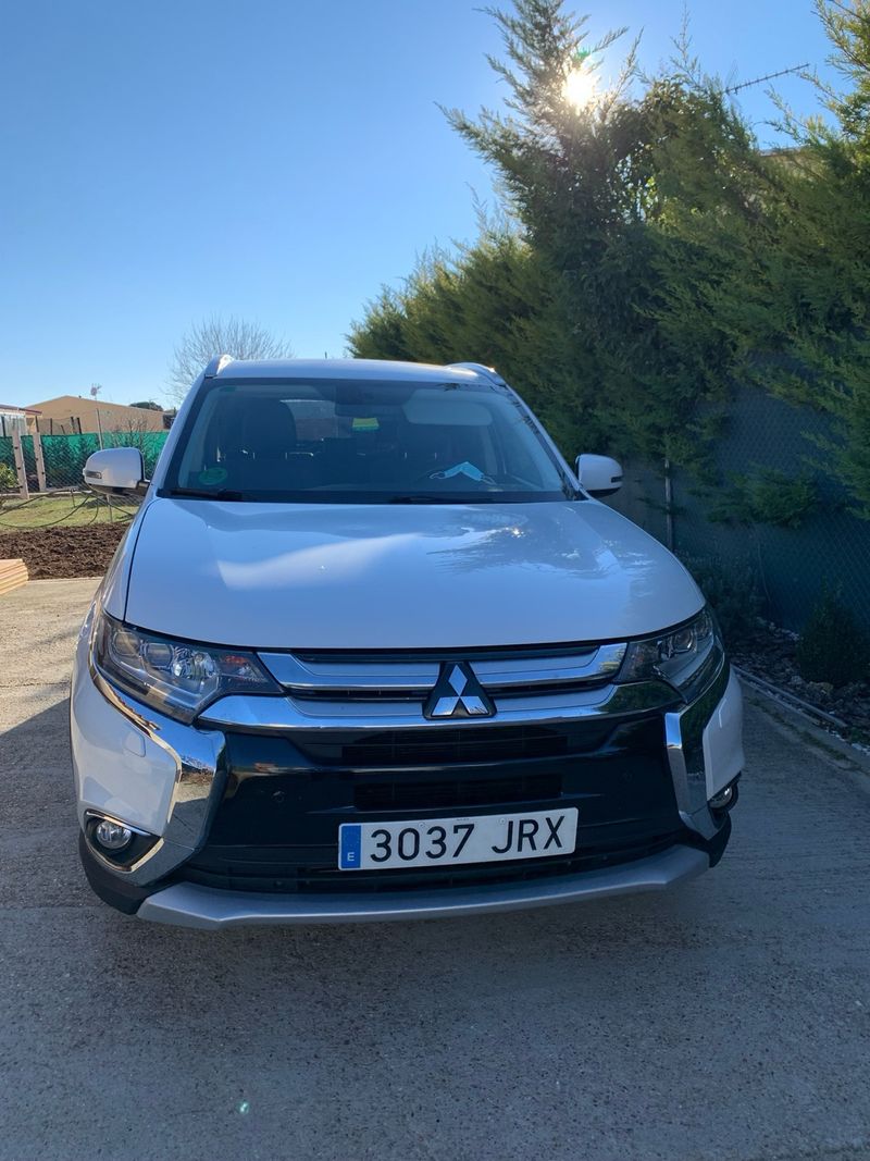 Mitsubishi Outlander 2016 - foto 1
