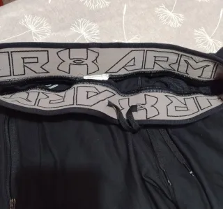 Pantalón Under Armour Negro Ajustado Hombre