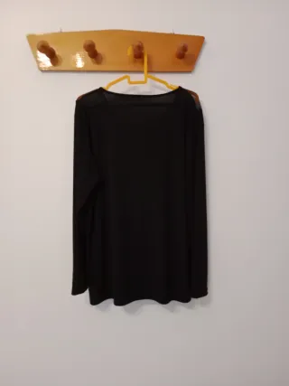 Blusa negra talla 52 con pedrería