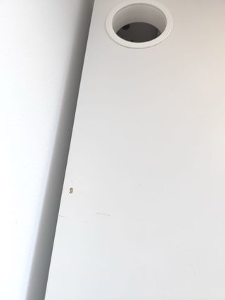 Escritorio blanco con silla