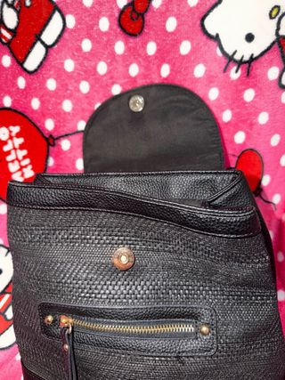 Mochila negra tejida