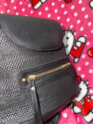 Mochila negra tejida