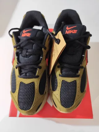 Zapatillas Nike Unisex Verde Oliva y Negro