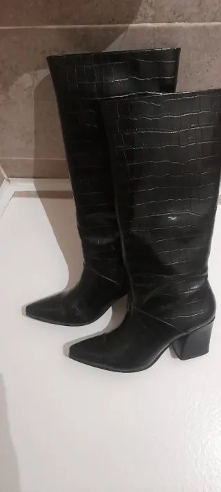 Botas altas Mango negras efecto piel