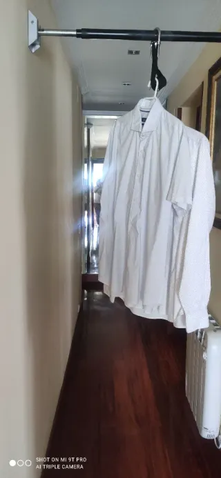 Dos camisas una de manga larga y una corta