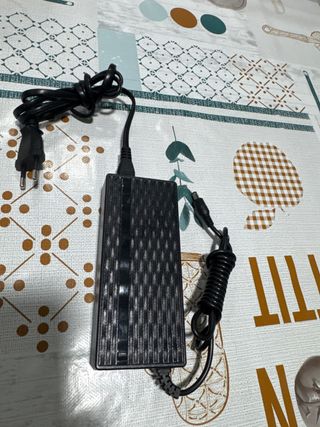 Cargador Patinete Eléctrico Negro
