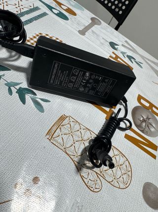 Cargador Patinete Eléctrico Negro