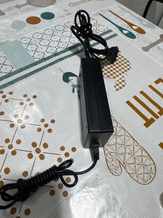 Cargador Patinete Eléctrico Negro