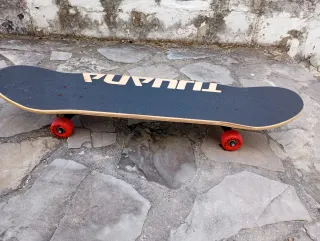 Skate Negro con Logo Madera