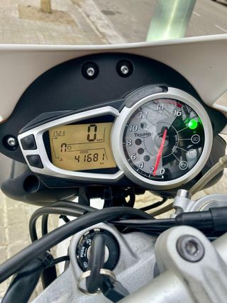 Triumph Street Triple 675 2012 - Extras - ITV 2027