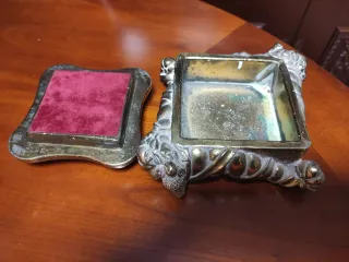 Joyero con diseño labrado