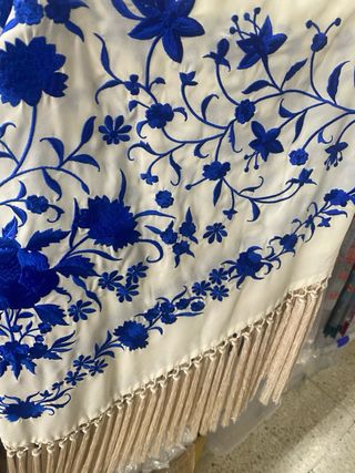 Mantoncillo flecos corto azul y beige