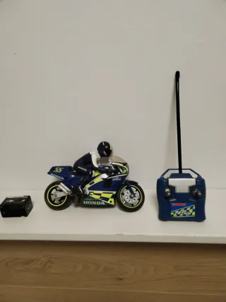 Moto RC Honda NSR Azul y Amarilla