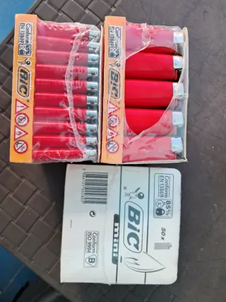 Caja de mecheros BIC