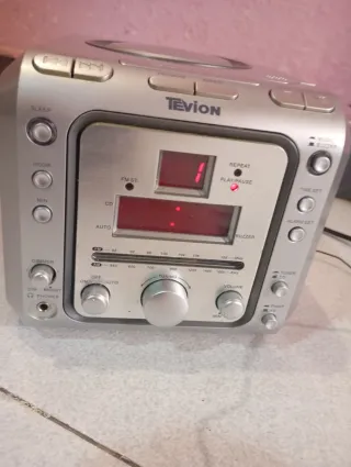 Radio CD Tevion Plata