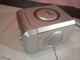 Radio CD Tevion Plata